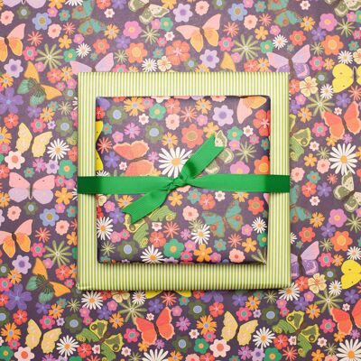 Papel de regalo de Pascua con mariposas en un prado de flores, 67x48 cm, papel reciclado