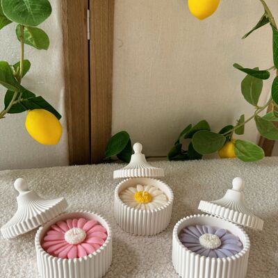 Handmade soy wax daisy pot candle, colors of your choice