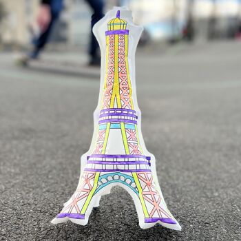 Coloriage gonflables- Tour Eiffel Géante à colorier 2