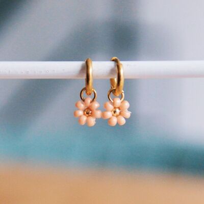 Stainless steel hoop earrings with 'daisy flower' - salmon/gold