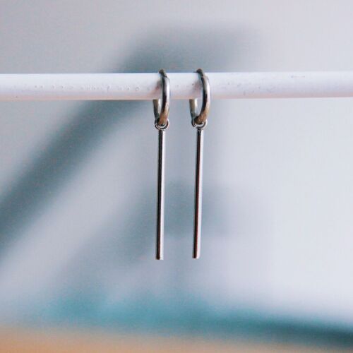 Stainless steel hoop earrings with bar XL – silver