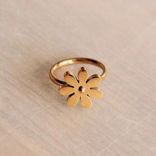 Stainless steel ring with flower – gold