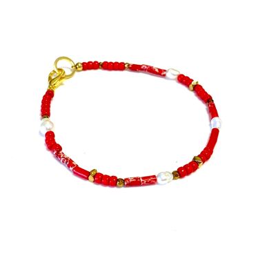 Armband aus rotem Rocaille und Perlen
