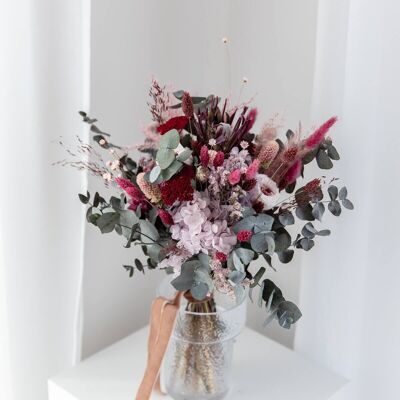 Bouquet de mariée de fleurs séchées aux baies