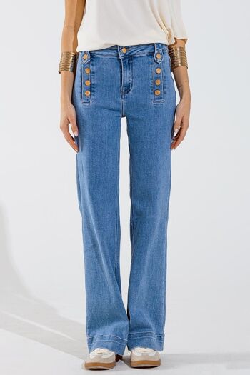 Jeans Recto Estilo Marino Con Detalle De Botones Dorados Al Lado En Azul Medio 1