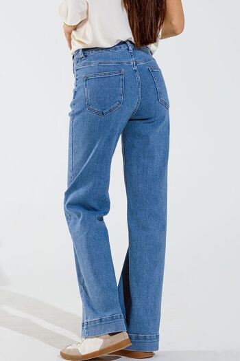 Jeans Recto Estilo Marino Con Detalle De Botones Dorados Al Lado En Azul Medio 3