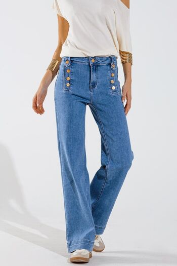 Jeans Recto Estilo Marino Con Detalle De Botones Dorados Al Lado En Azul Medio 5