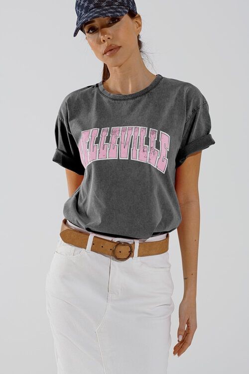 Camiseta gris con cuello redondo y texto Belleville