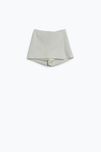 Minifalda cruzada en blanco 4