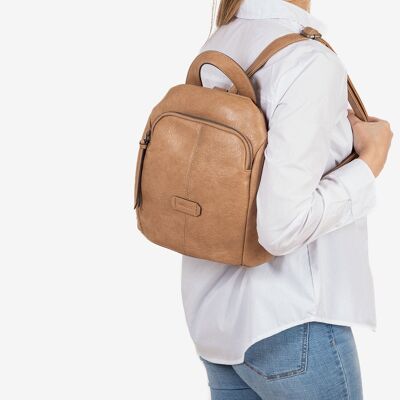 Mochila para mujer, color camel, Serie mochilas sport. 28x27x13 cm