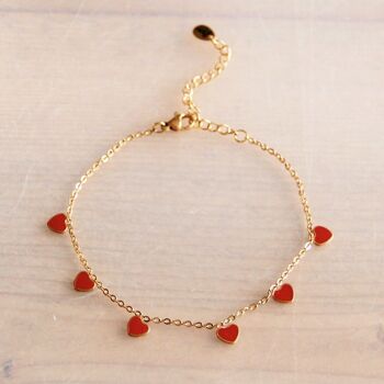 Bracelet de cheville fin en acier inoxydable avec mini cœurs – rouge/or
