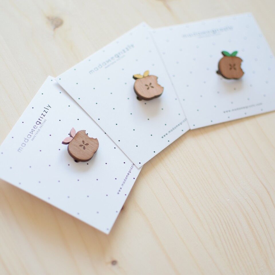 Spilla in legno "Mela verde" _4125_