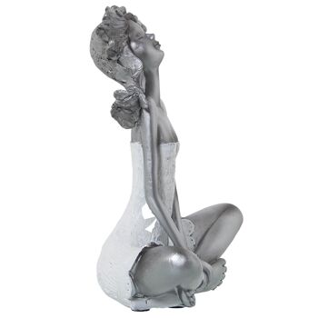 FIGURINE RÉSINE ARGENT FILLE ASSISE 24X14X26CM ST50292 2