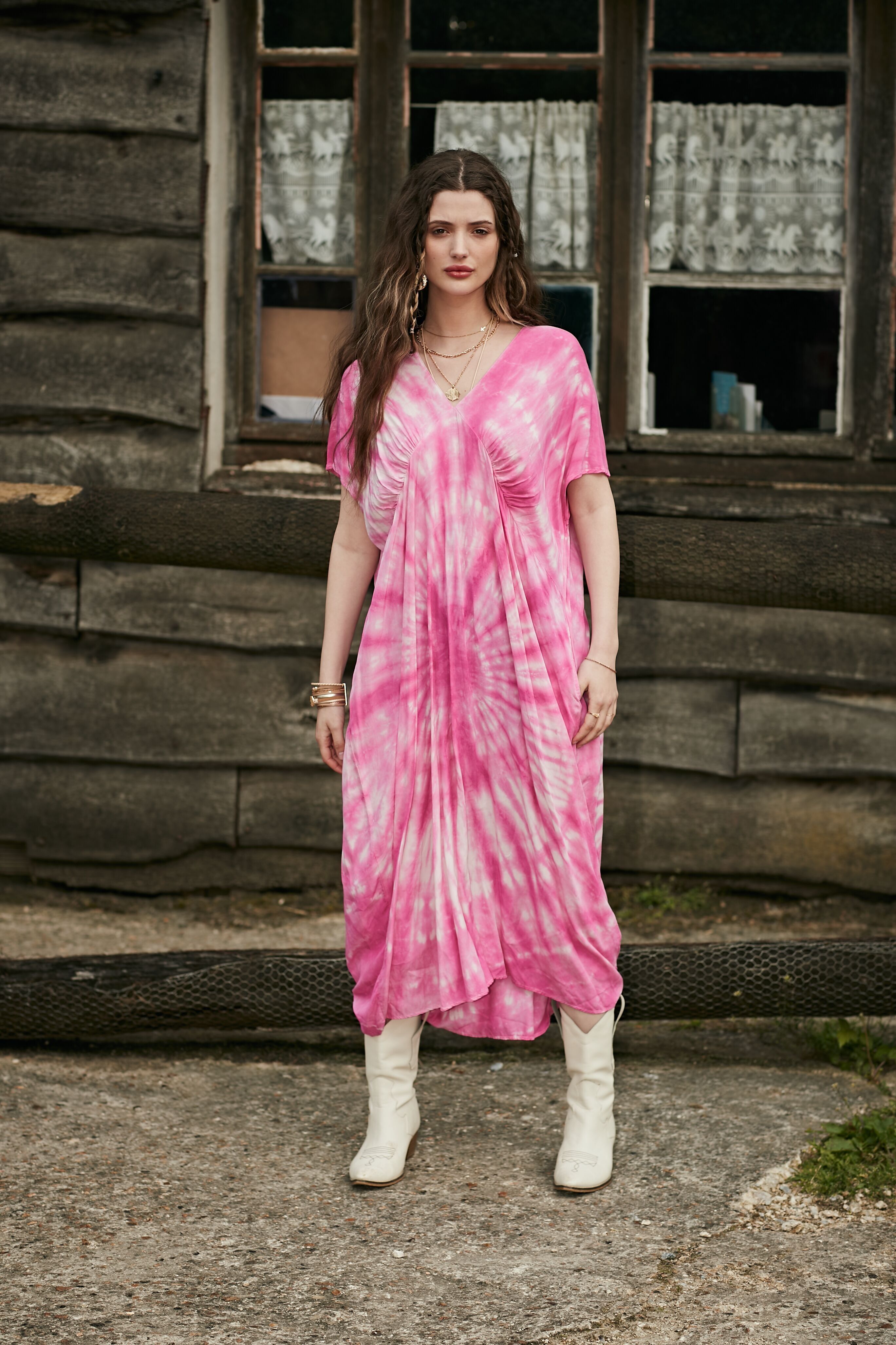 Langes merzerisiertes Kleid, V-Ausschnitt, ausgestellter Schnitt