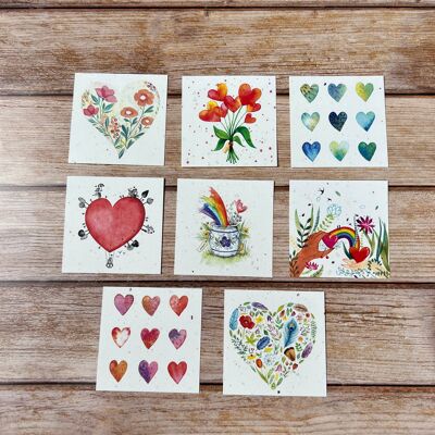 Pequeñas tarjetas de felicitación tradicionales con forma de corazón cuadrado en un juego de 5 x 8
