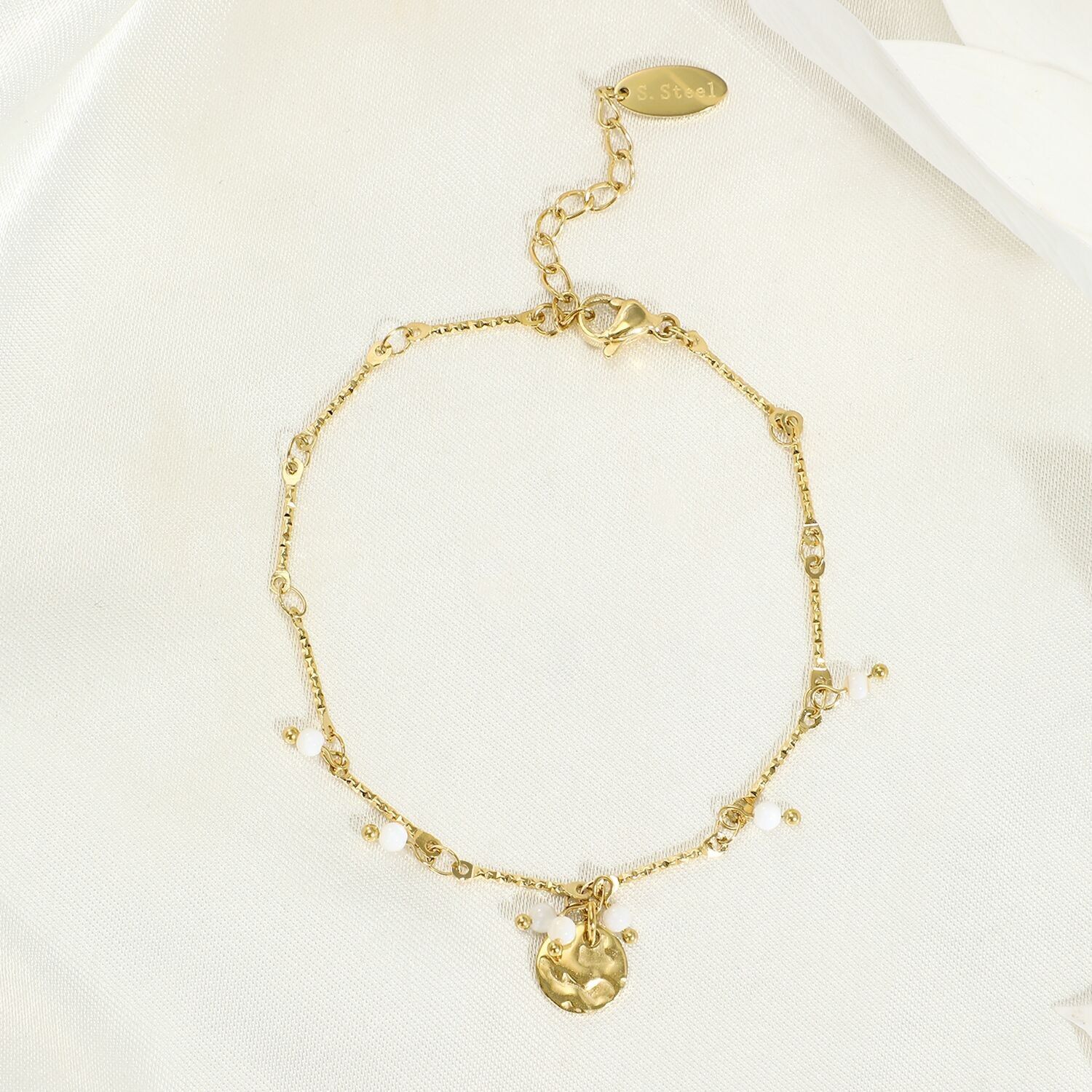 Bracciale con nappe in madreperla in acciaio placcato oro - BR210169OR-BC