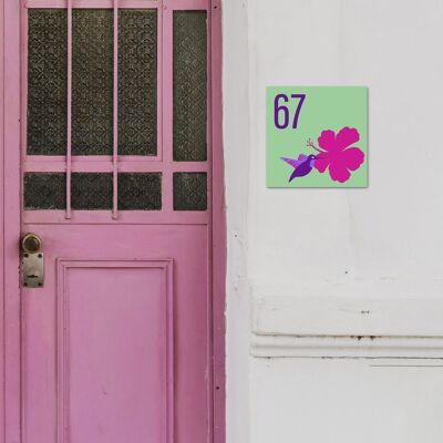 Placa de número de casa con patrón de colibrí