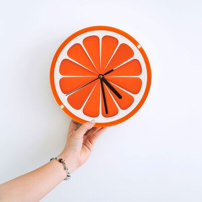 Citrus Clock – farbenfrohe Uhr im Orangen- und Zitronendesign