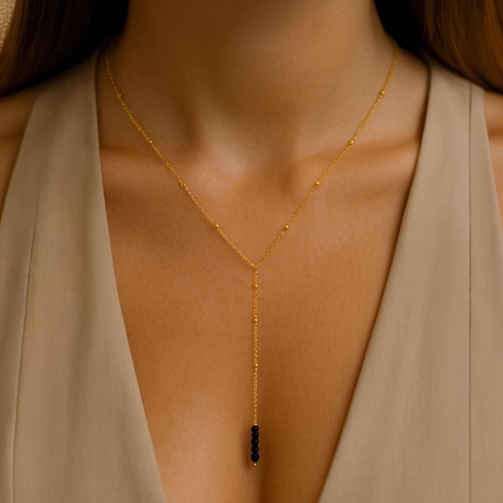 Collana a forma di Y in acciaio inossidabile placcato oro e pietre naturali Spinello Nero - Eclat de nuit