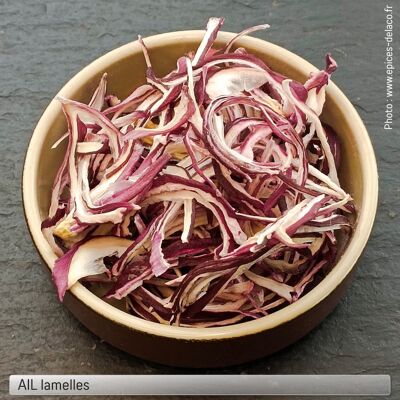 RED ONION strips -