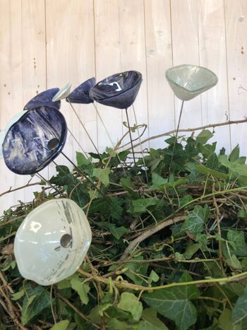 Fleur de Calabel en verre pour l'extérieur en blanc-bleu foncé 4
