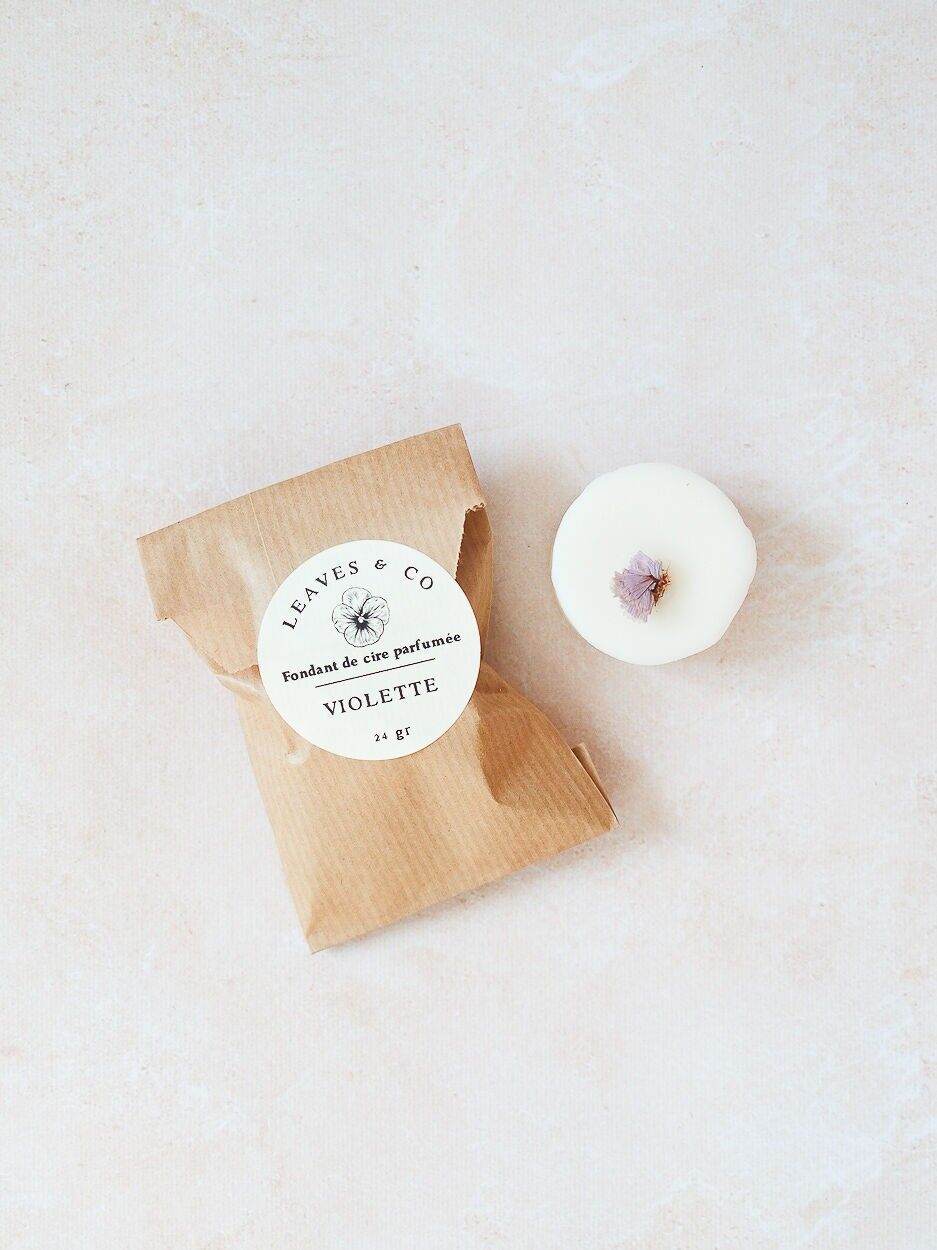 Cera derretida con aroma a violeta