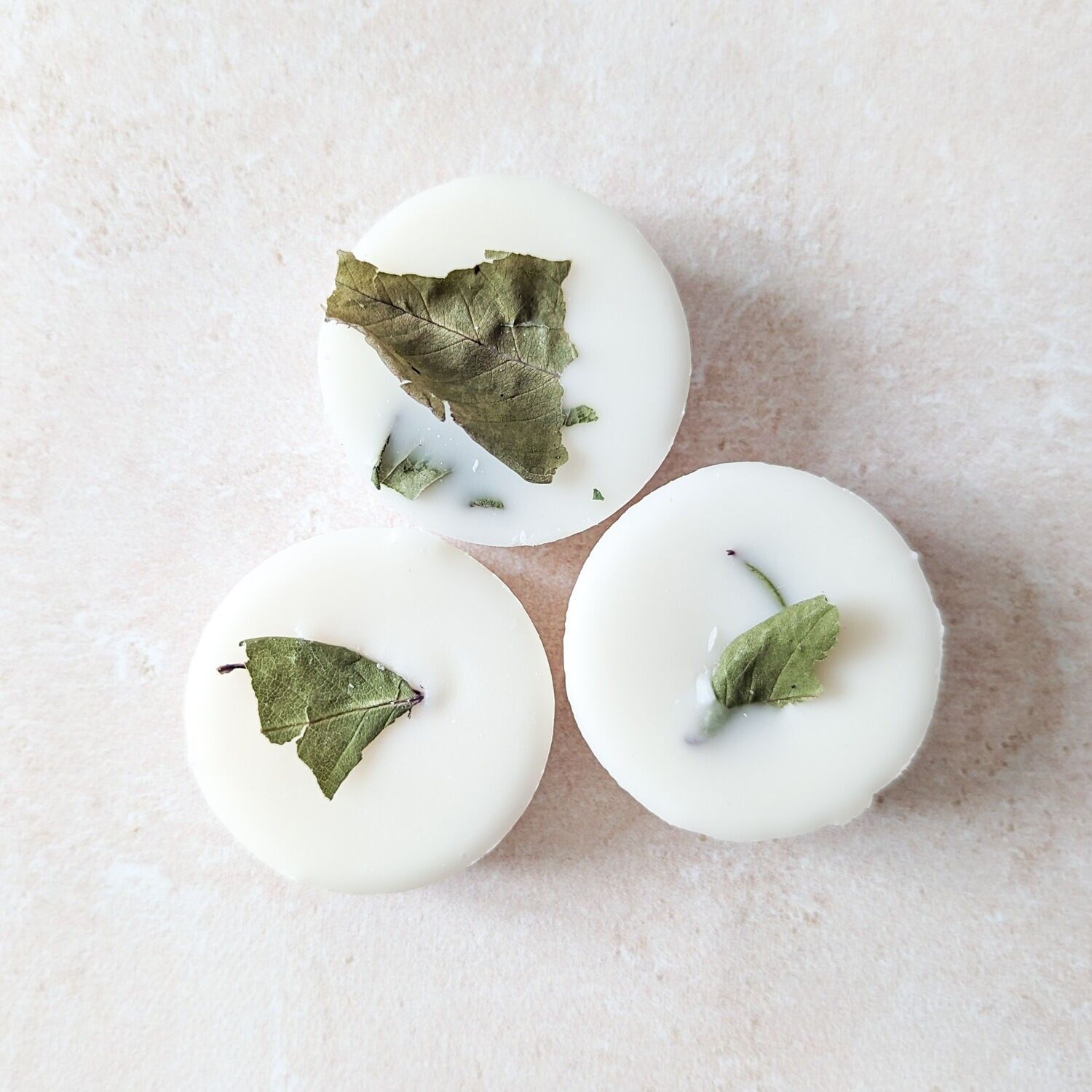 Cera perfumada derretida hierba cortada