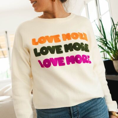 ANGELINA Ecru-Pullover mit der Aufschrift „Love More“