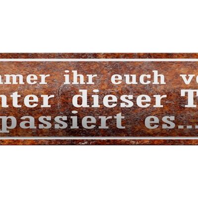 Blechschild Spruch 46x10cm hinter dieser Tür passiert es Dekoration