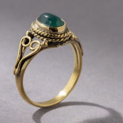 Green onyx ring with oval stone playfully handmade in gold