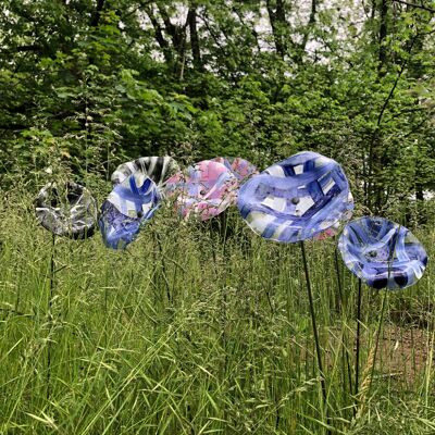 Mittelgroße trichterförmige Glasblume „Outdoor“ Blau-Weiß