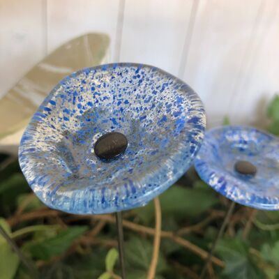 Petite fleur en verre pour usage extérieur en transparent, bleu foncé