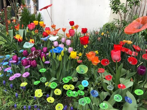 Glass Flower For Outdoor Use In Green Colour