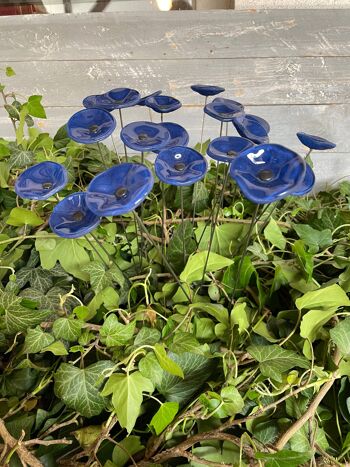 Petite fleur ronde en verre pour usage intérieur en bleu foncé 1