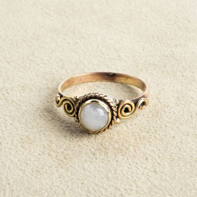 Moonstone ring with round stone playfully handmade