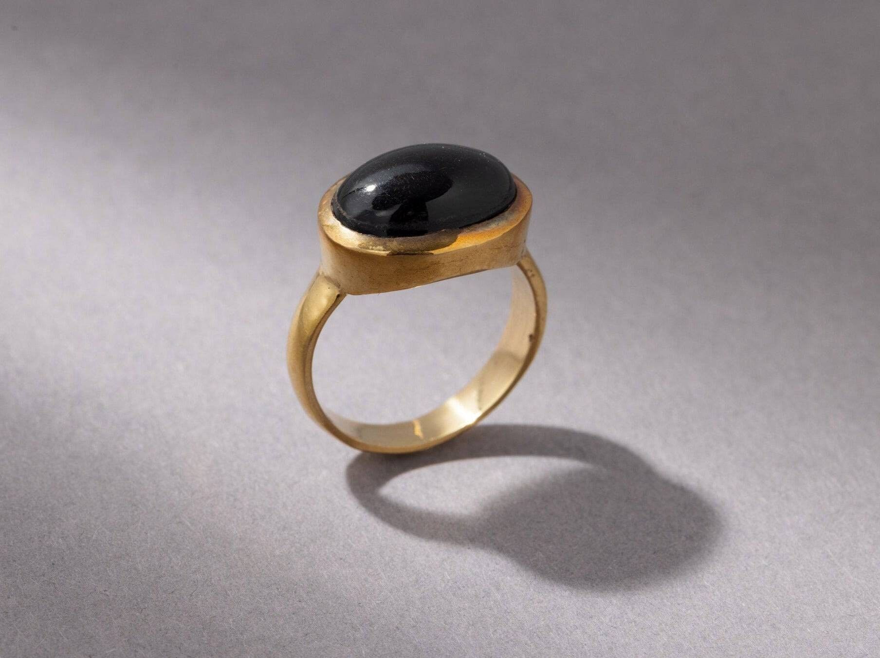 Grande anello ovale in onice nera