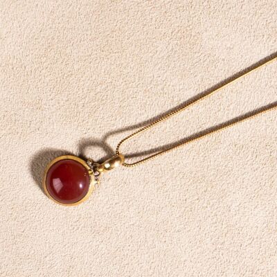 Red agate necklace with round gold pendant