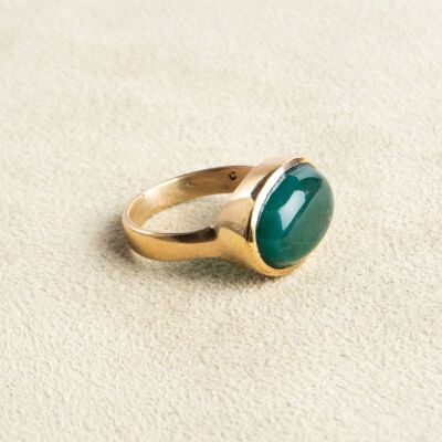 Large ring with oval green onyx gold