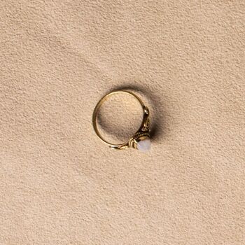 Bague pierre de lune naturelle blanche or 3