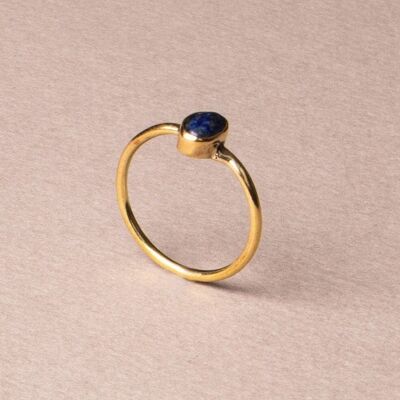 Fine lapis lazuli ring with oval stone