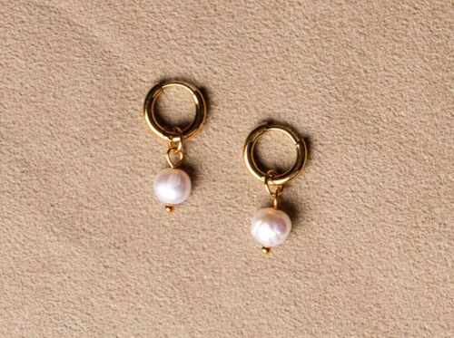Vergoldete Creolen Huggies Perlen Anhänger gold handgemacht