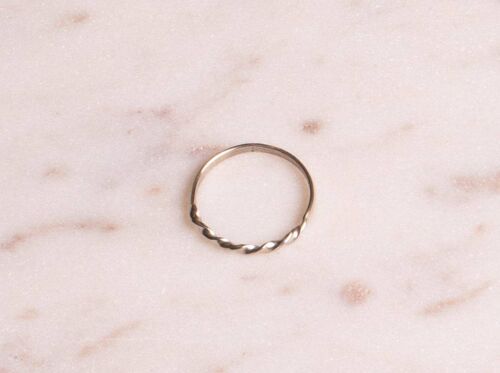 Feiner gedrehter Ring aus 925 Sterling Silber handgefertigt
