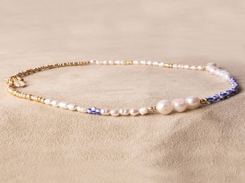 BLUE WAVE - Handgemachte verspielte Perlenkette - Kette Perlen blau gold weiß vergoldet
