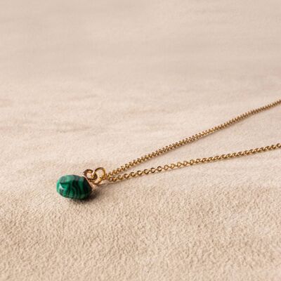 Fine gold-plated necklace with a green malachite pendant