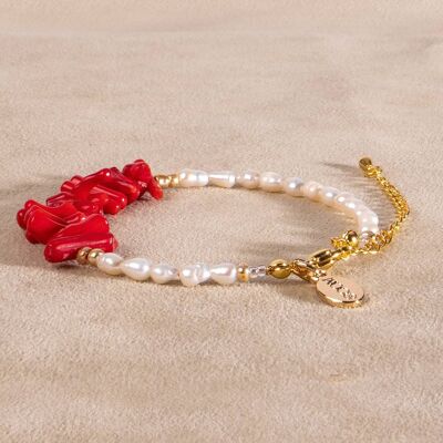 Pulsera de perlas de agua dulce coral rojo bañada en oro hecha a mano