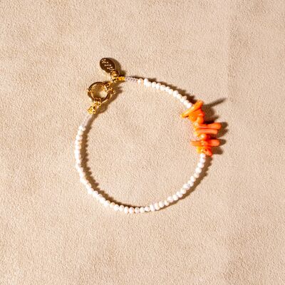 Pulsera de perlas de agua dulce coral naranja bañada en oro hecha a mano