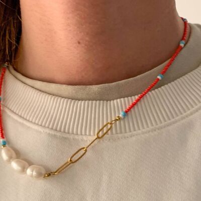 Red pearl necklace with rocailles freshwater pearls and a gold cowrie shell, handmade