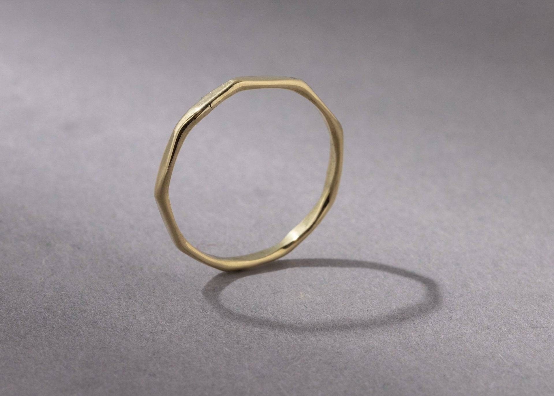 Raffinato anello ottagonale realizzato a mano in ottone