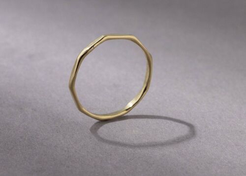 Feiner Ring achteckig handgefertigt aus Messing
