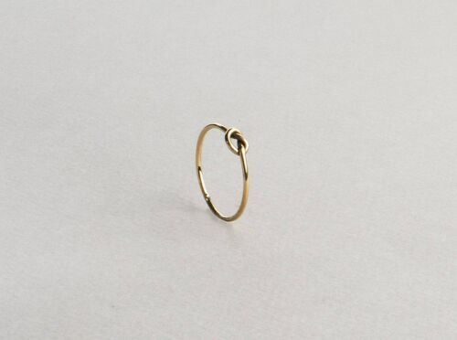 Feiner Ring mit Knoten gold handgemacht